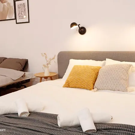 The Pearl Of Drumul Taberei + Netflix * Bukarest