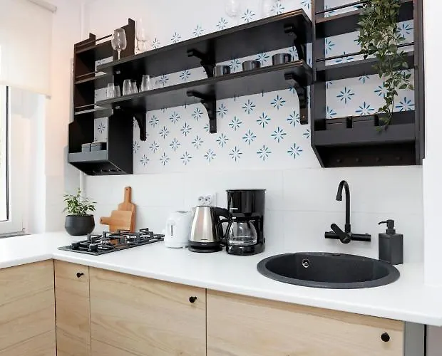 The Pearl Of Drumul Taberei + Netflix Bukarest