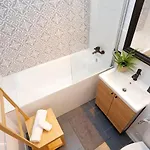 The Pearl Of Drumul Taberei + Netflix Apartamento