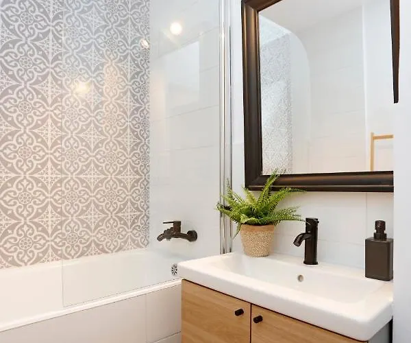 The Pearl Of Drumul Taberei + Netflix بوخارست